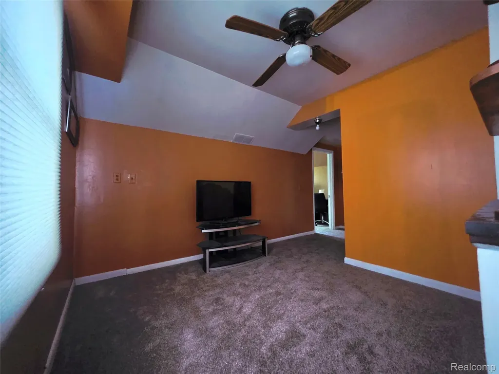 21259 Cyman Avenue Warren City MI 48091