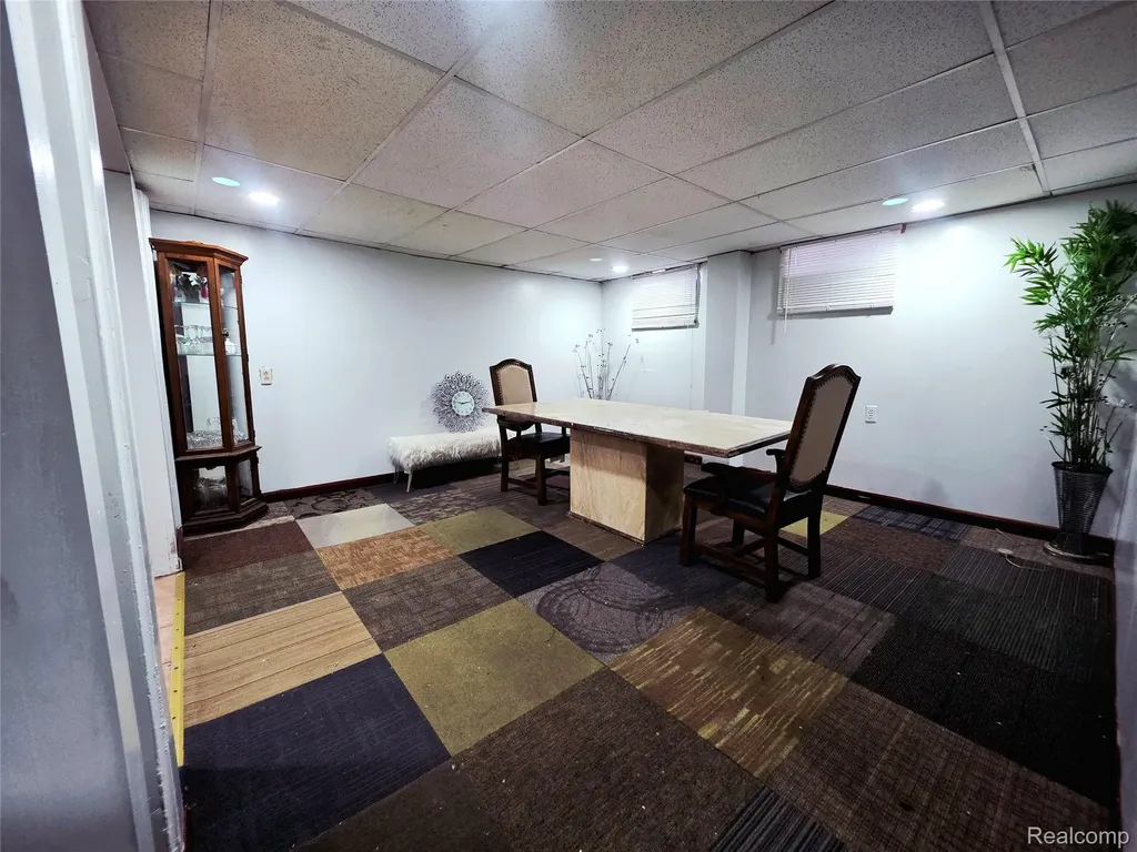 21259 Cyman Avenue Warren City MI 48091