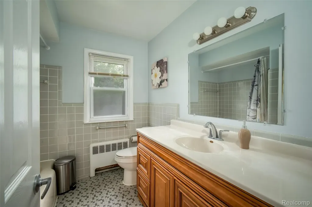 2423 Crooks Road Royal Oak City MI 48073