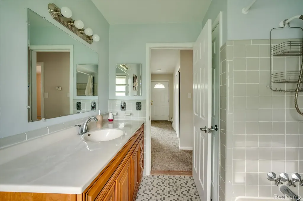 2423 Crooks Road Royal Oak City MI 48073