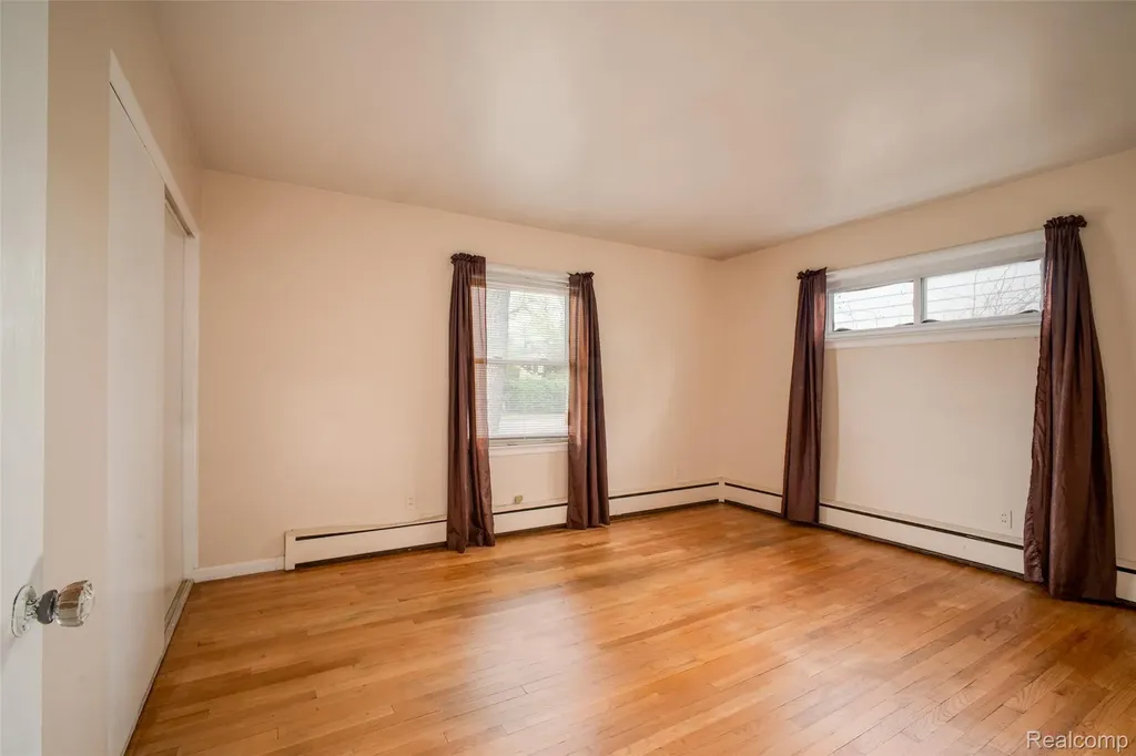 2423 Crooks Road Royal Oak City MI 48073
