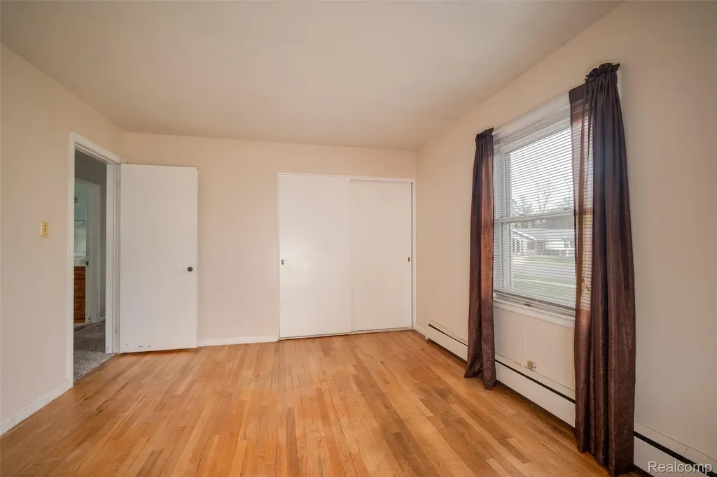 2423 Crooks Road Royal Oak City MI 48073