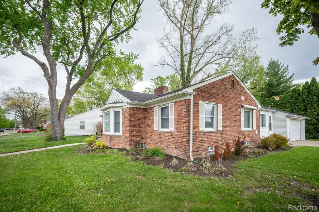 2423 Crooks Road Royal Oak City MI 48073