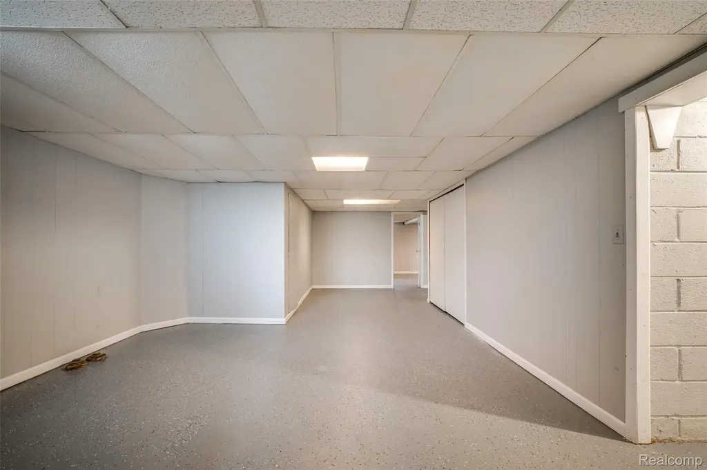 2423 Crooks Road Royal Oak City MI 48073