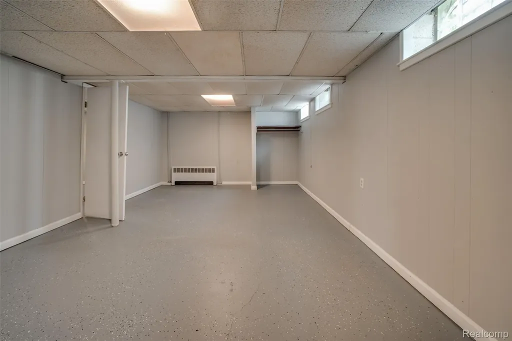 2423 Crooks Road Royal Oak City MI 48073