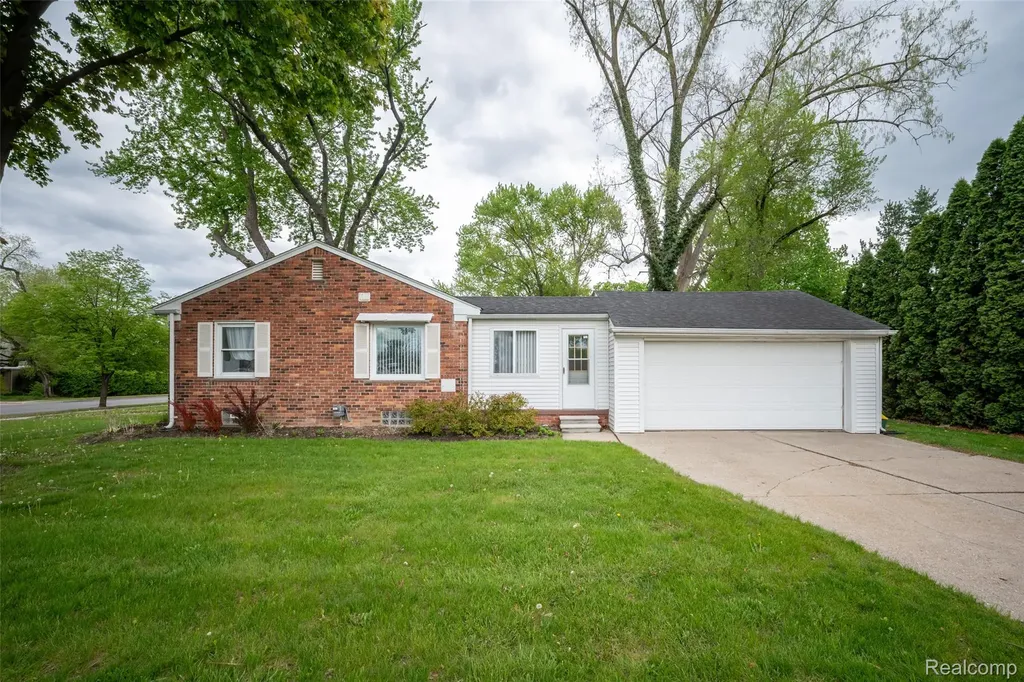 2423 Crooks Road Royal Oak City MI 48073