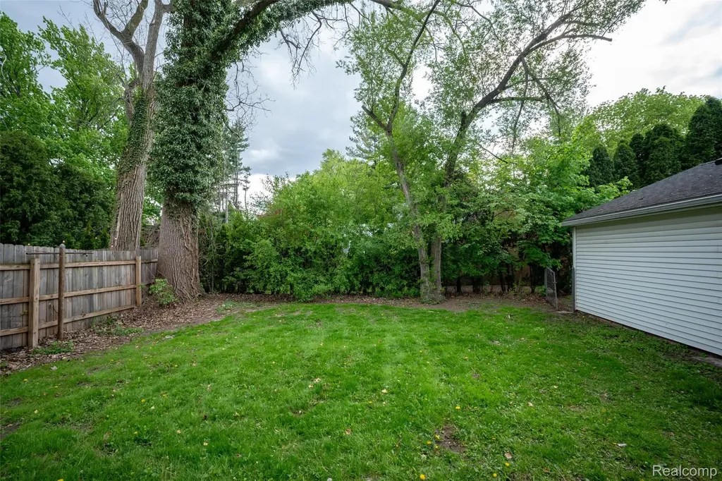 2423 Crooks Road Royal Oak City MI 48073