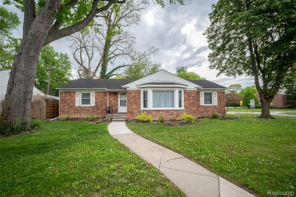 2423 Crooks Road Royal Oak City MI 48073