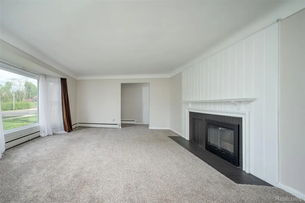 2423 Crooks Road Royal Oak City MI 48073