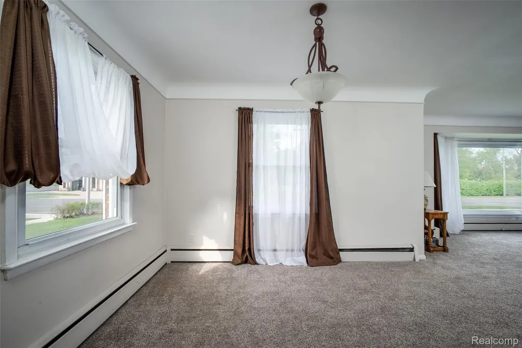 2423 Crooks Road Royal Oak City MI 48073