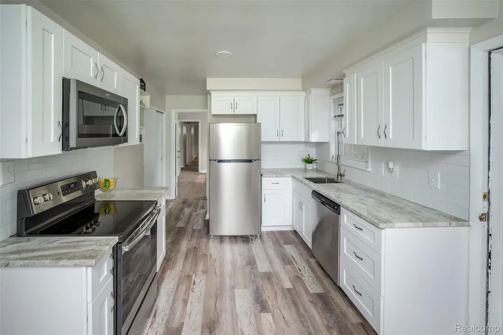 2423 Crooks Road Royal Oak City MI 48073