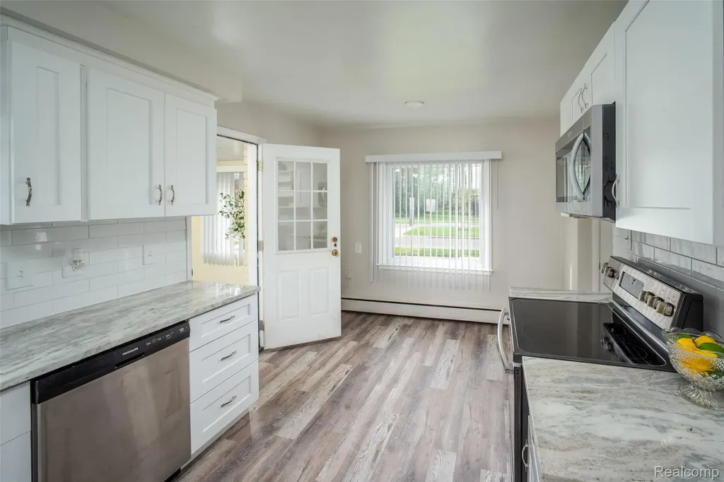 2423 Crooks Road Royal Oak City MI 48073