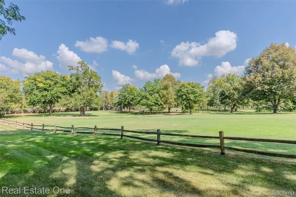 4575 Fairway Court Waterford Charter Township MI 48328