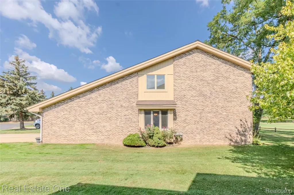 4575 Fairway Court Waterford Charter Township MI 48328