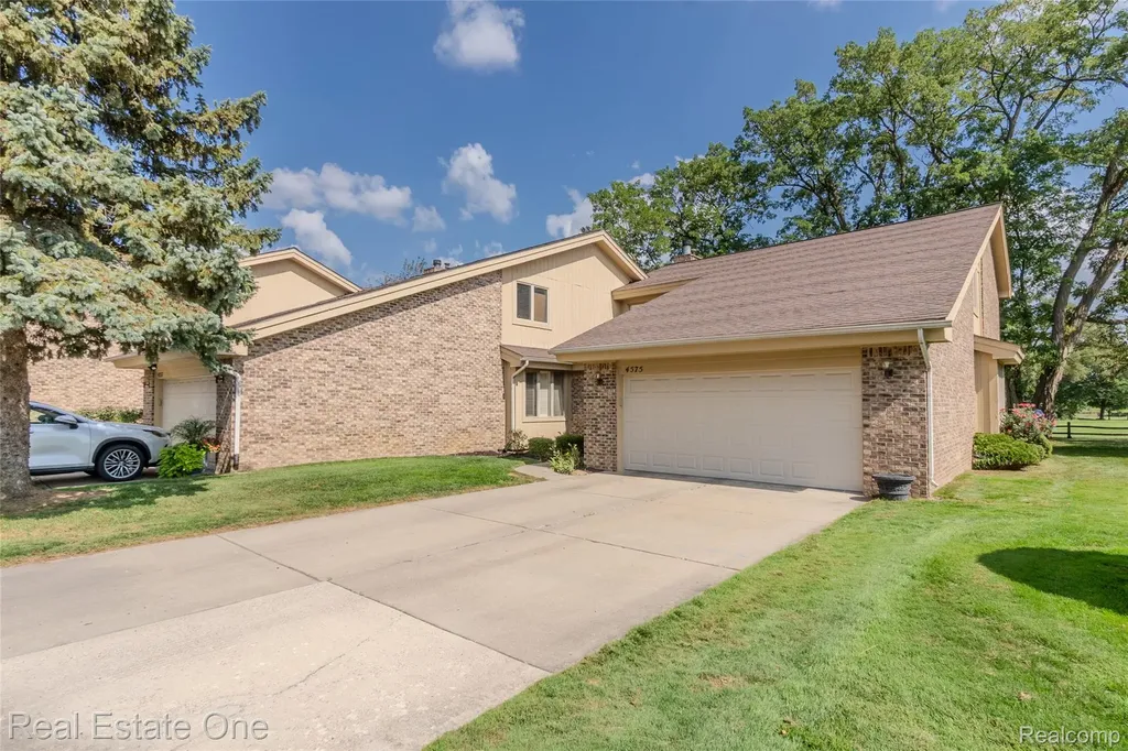 4575 Fairway Court Waterford Charter Township MI 48328