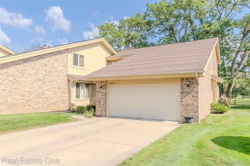 4575 Fairway Court Waterford Charter Township MI 48328