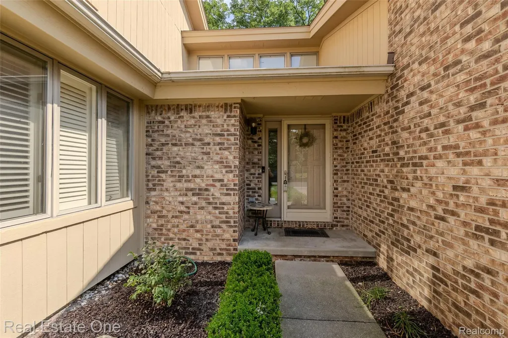 4575 Fairway Court Waterford Charter Township MI 48328