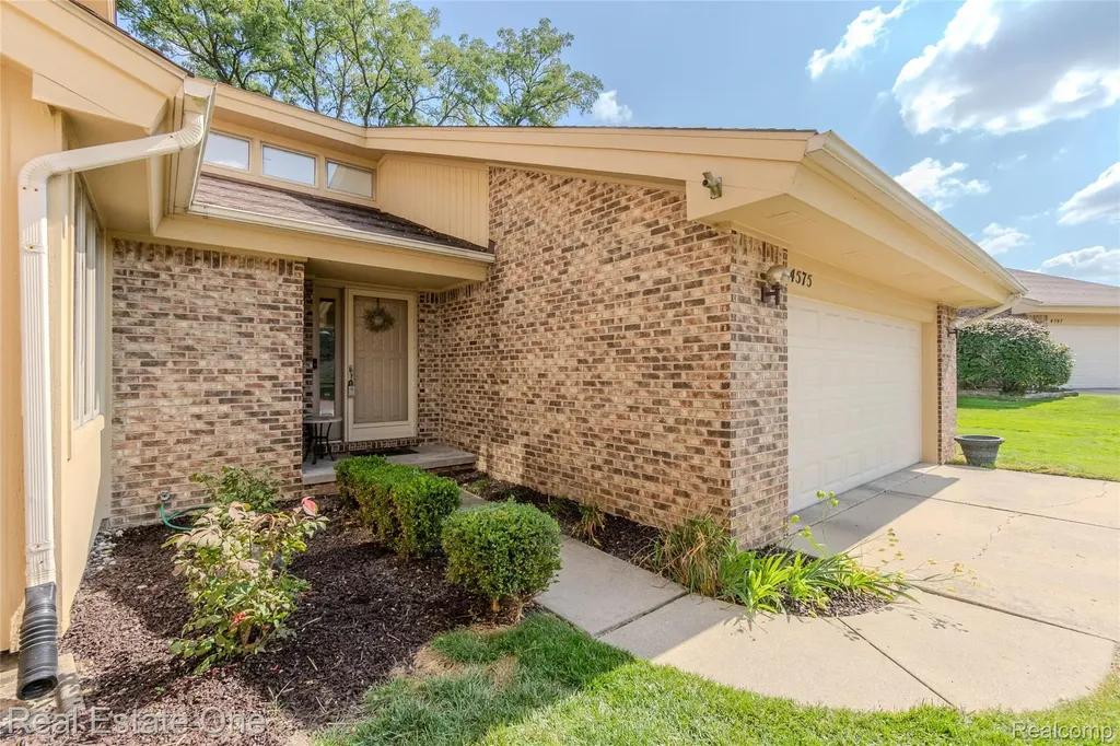4575 Fairway Court Waterford Charter Township MI 48328