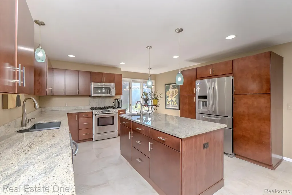 4575 Fairway Court Waterford Charter Township MI 48328