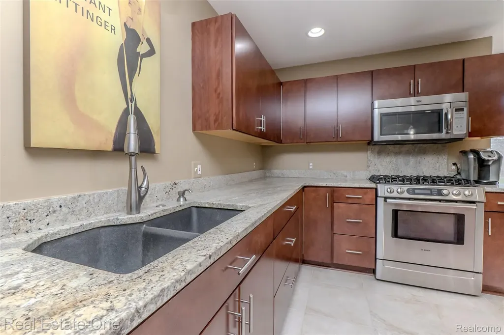 4575 Fairway Court Waterford Charter Township MI 48328