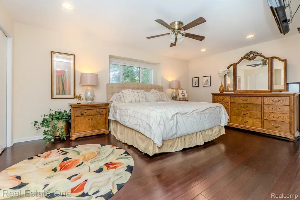 4575 Fairway Court Waterford Charter Township MI 48328