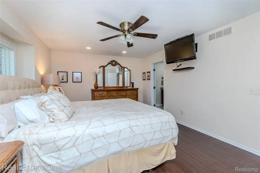 4575 Fairway Court Waterford Charter Township MI 48328