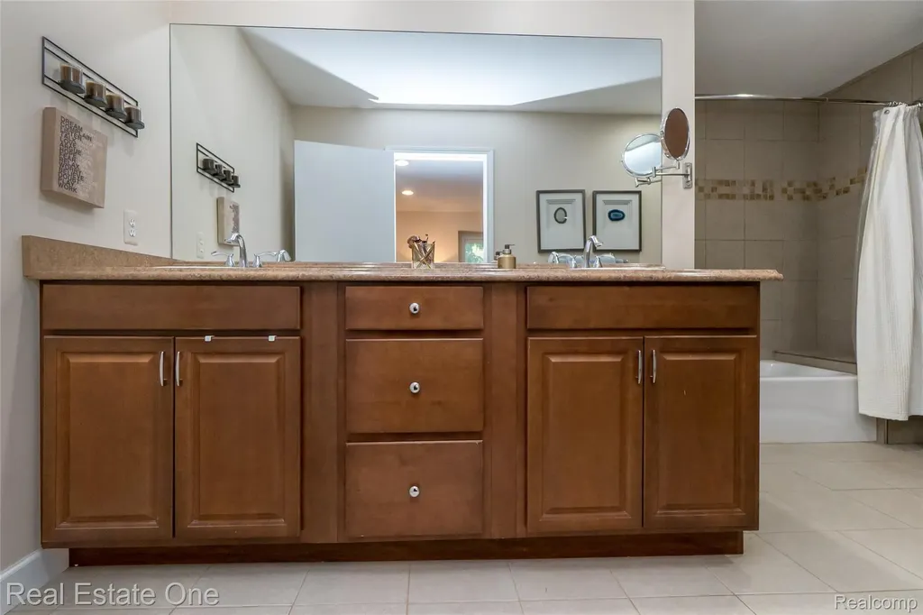 4575 Fairway Court Waterford Charter Township MI 48328