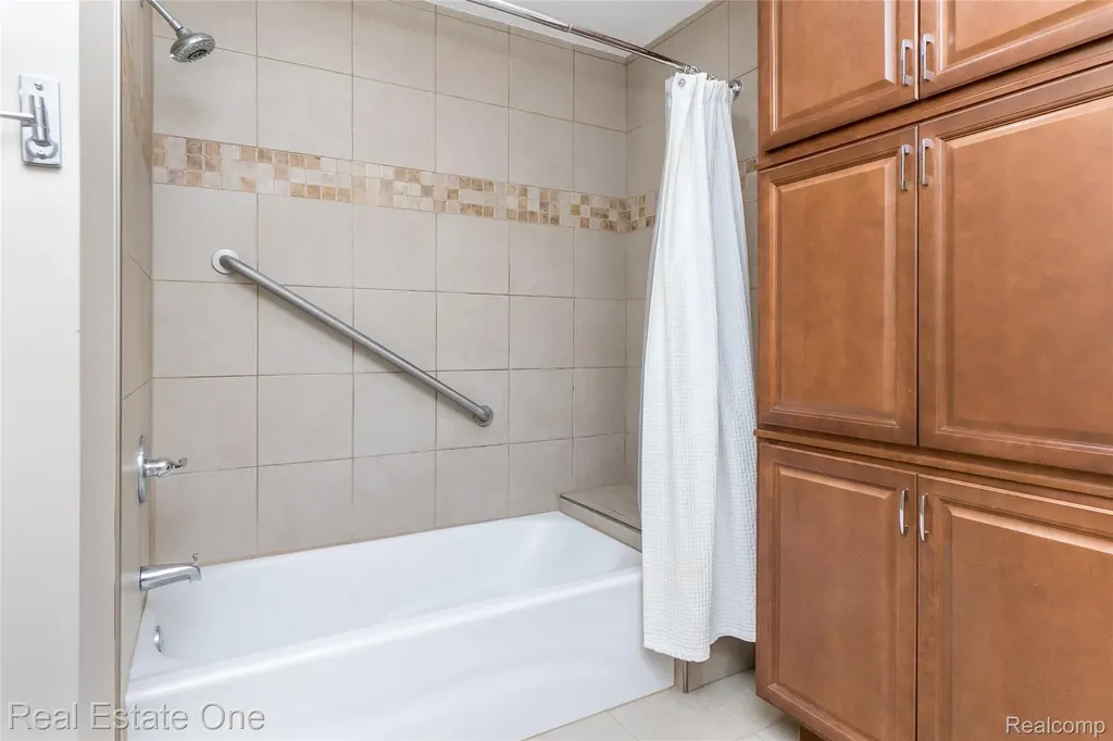 4575 Fairway Court Waterford Charter Township MI 48328