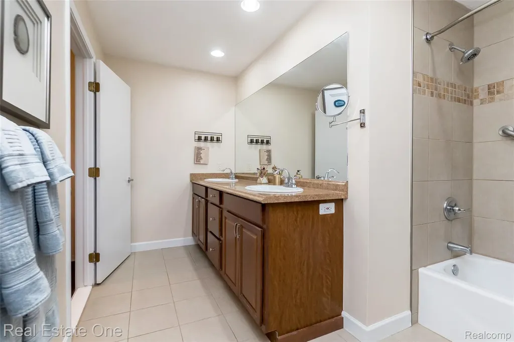 4575 Fairway Court Waterford Charter Township MI 48328