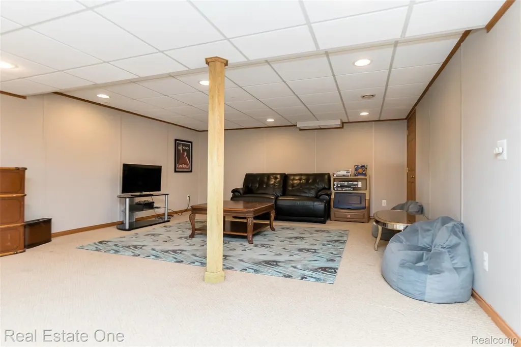 4575 Fairway Court Waterford Charter Township MI 48328