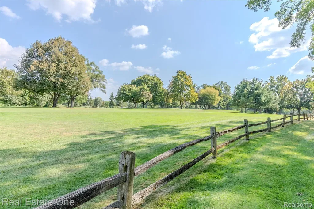 4575 Fairway Court Waterford Charter Township MI 48328