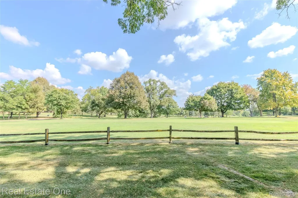 4575 Fairway Court Waterford Charter Township MI 48328
