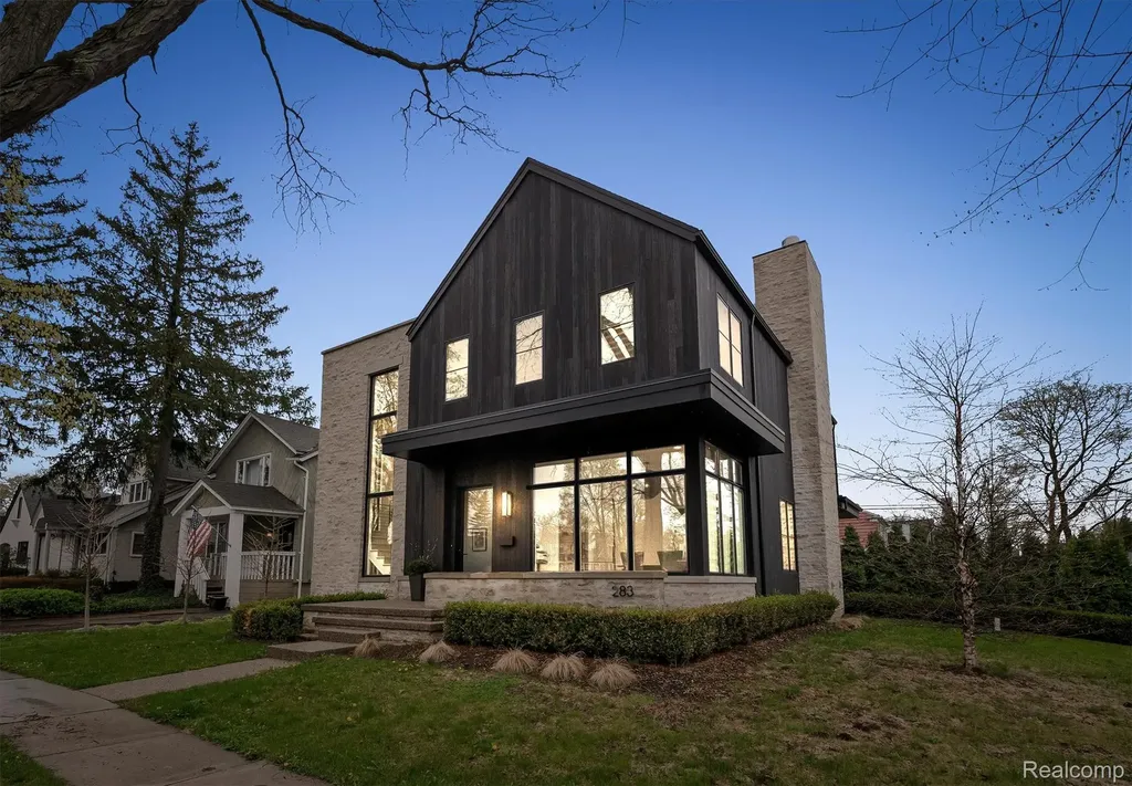 283 E Lincoln Street Birmingham City MI 48009