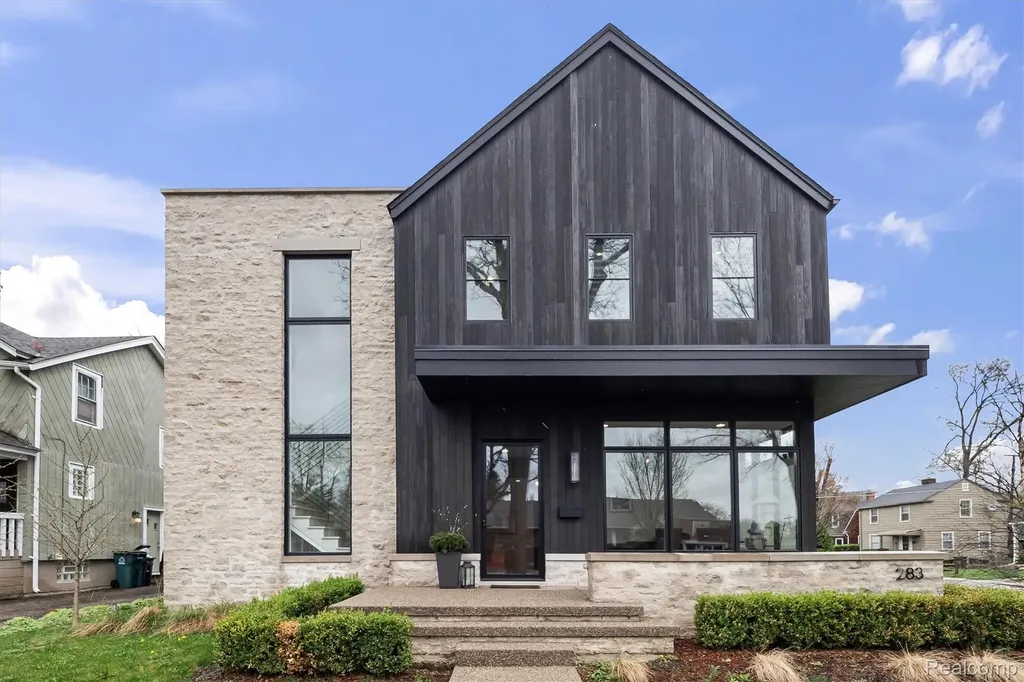 283 E Lincoln Street Birmingham City MI 48009