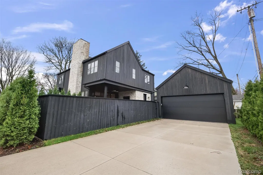 283 E Lincoln Street Birmingham City MI 48009