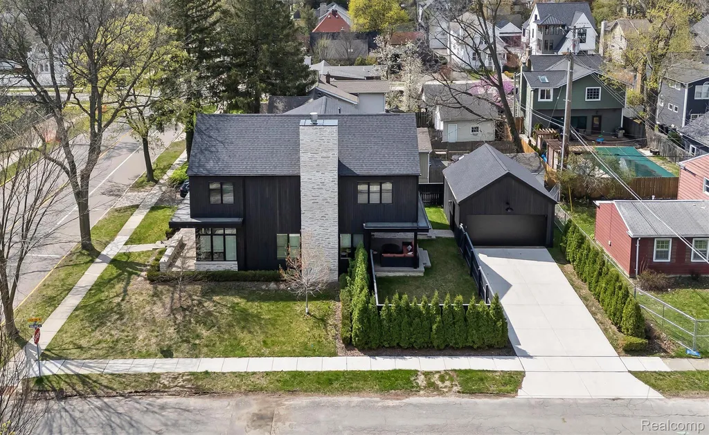 283 E Lincoln Street Birmingham City MI 48009