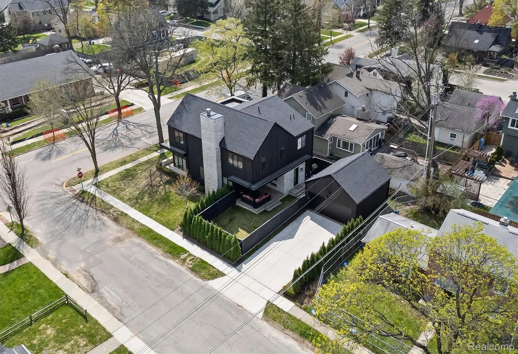 283 E Lincoln Street Birmingham City MI 48009