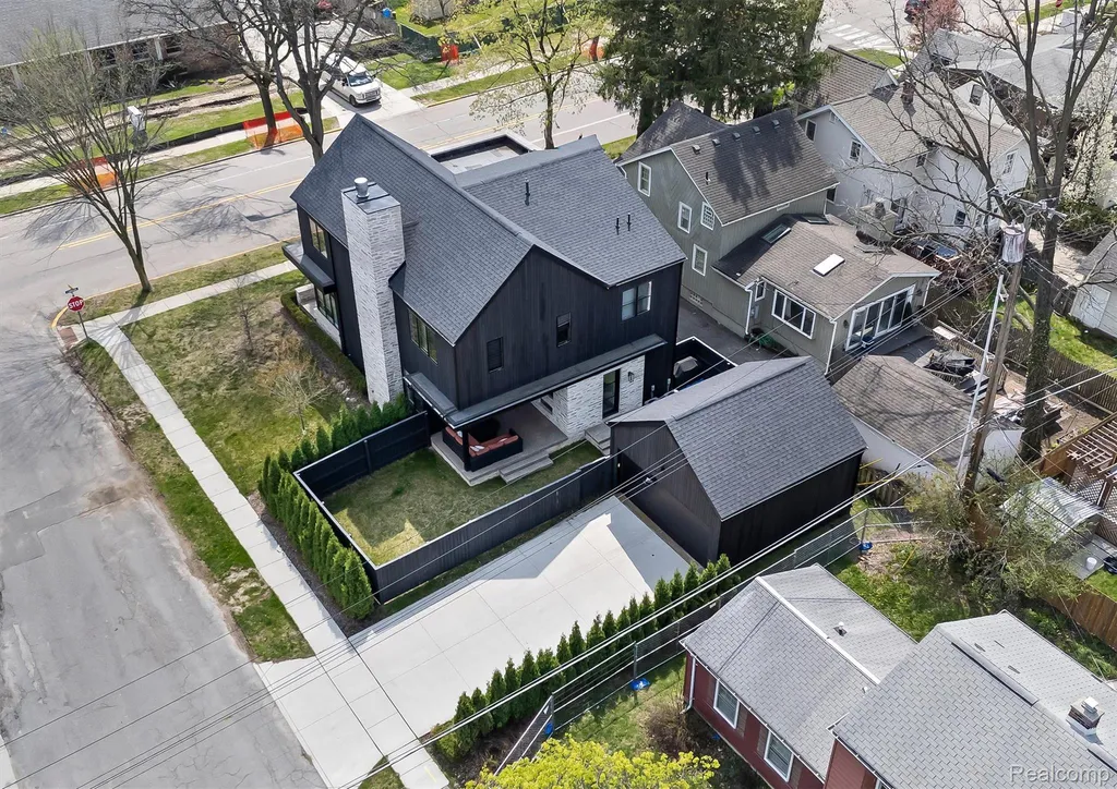 283 E Lincoln Street Birmingham City MI 48009