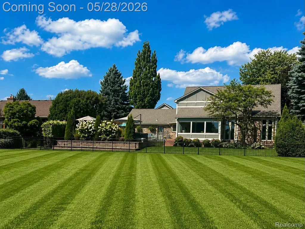 38005 River Bend Farmington Hills City MI 48335