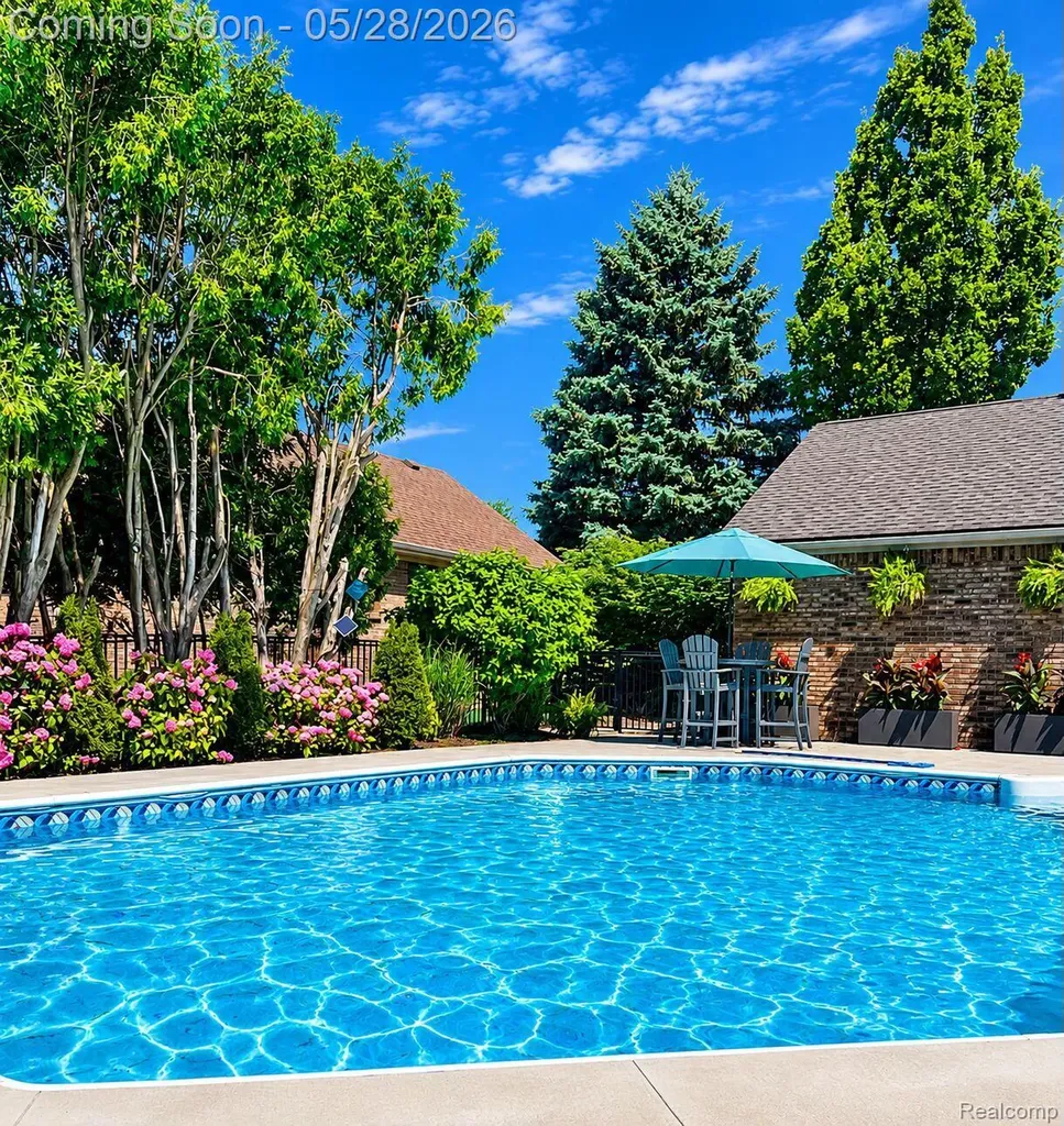 38005 River Bend Farmington Hills City MI 48335