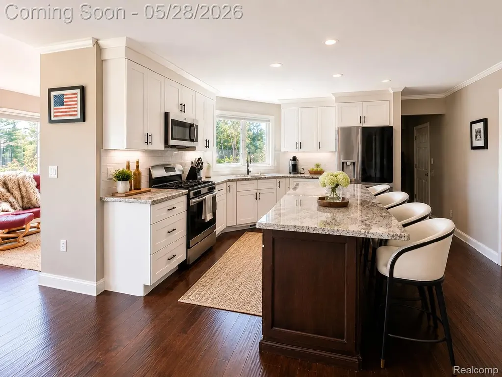 38005 River Bend Farmington Hills City MI 48335