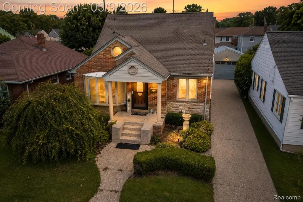 22501 Maple Street St. Clair Shores City MI 48081