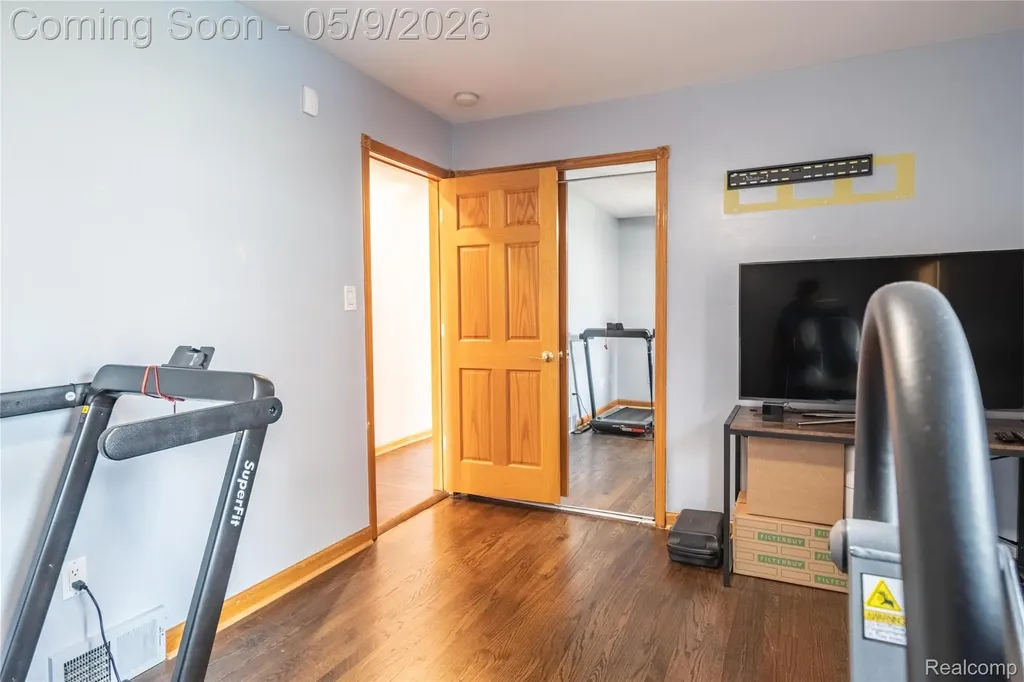 22501 Maple Street St. Clair Shores City MI 48081