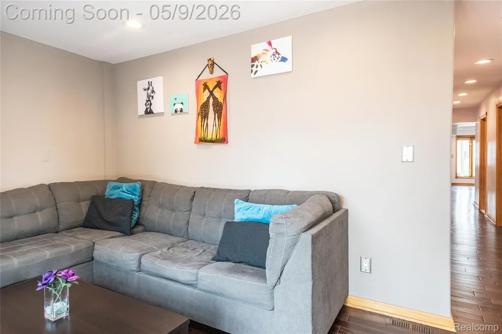 22501 Maple Street St. Clair Shores City MI 48081