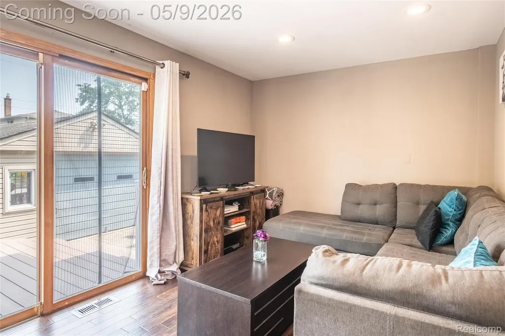 22501 Maple Street St. Clair Shores City MI 48081