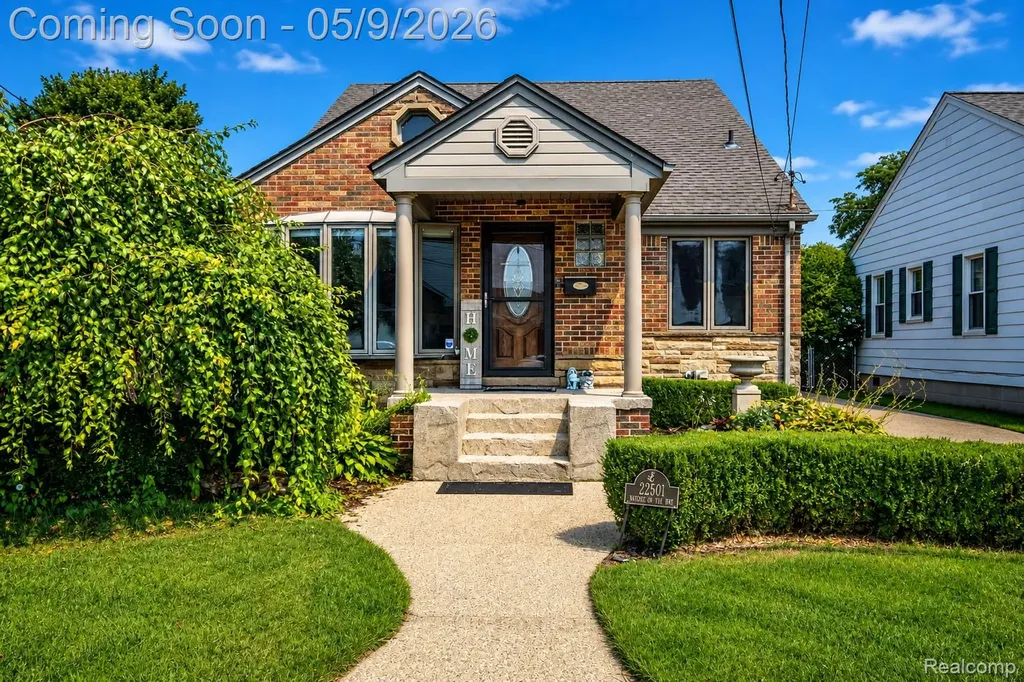 22501 Maple Street St. Clair Shores City MI 48081