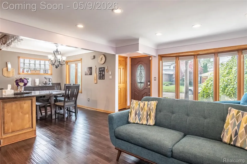 22501 Maple Street St. Clair Shores City MI 48081
