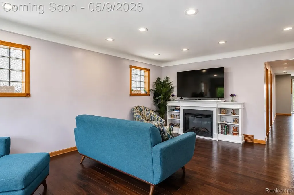 22501 Maple Street St. Clair Shores City MI 48081