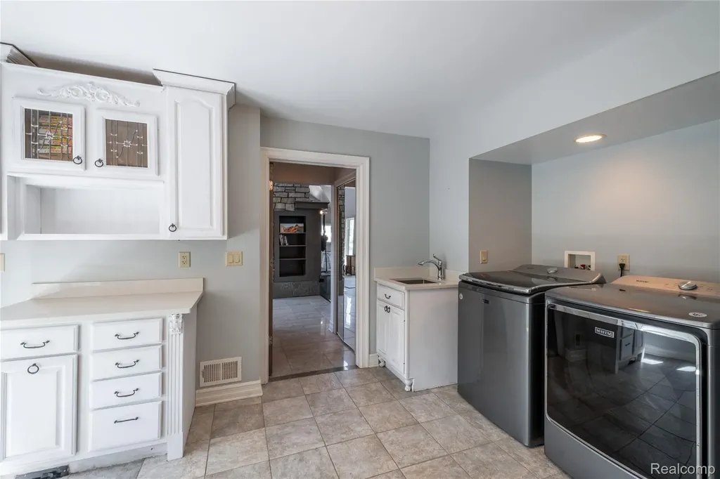 2350 Crane Road Fenton Charter Township MI 48430
