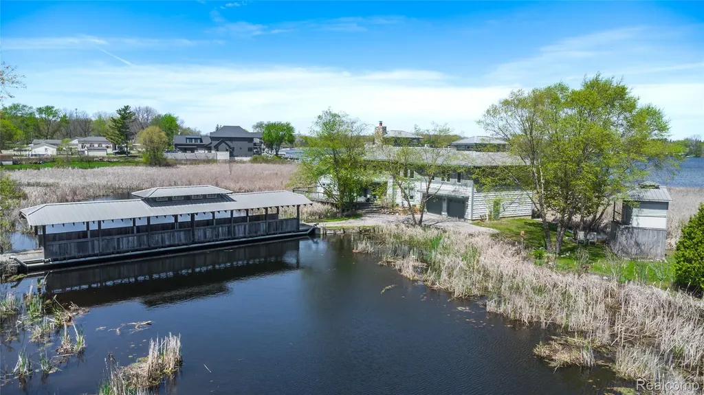 2350 Crane Road Fenton Charter Township MI 48430